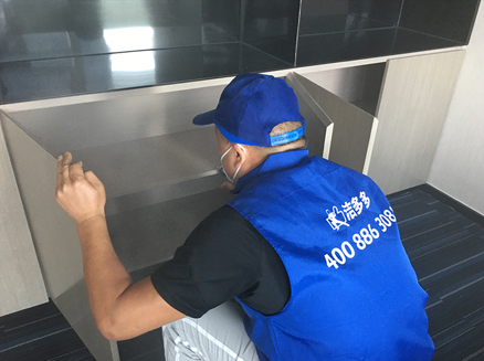 室内空气净化器：学校